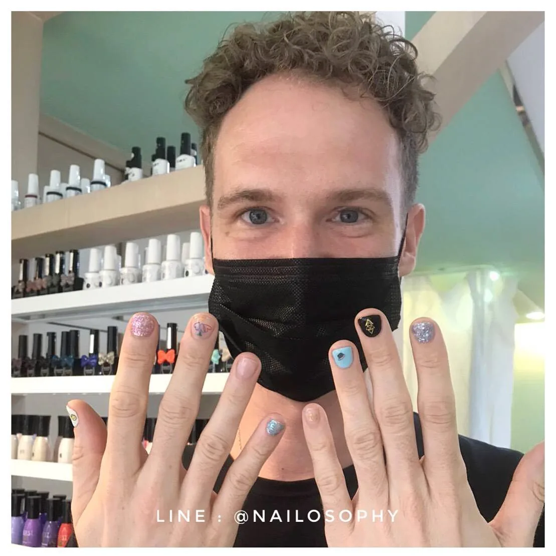 ภายในร้าน Nailosophy สีลม กรุงเทพฯ — At the Salon