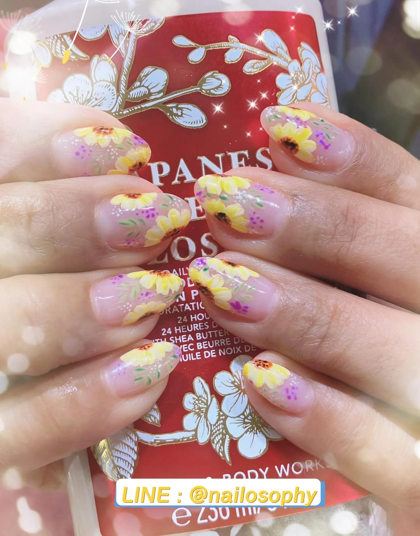 ผลงานเล็บ โดย Nailosophy สีลม — Hand-painted Art