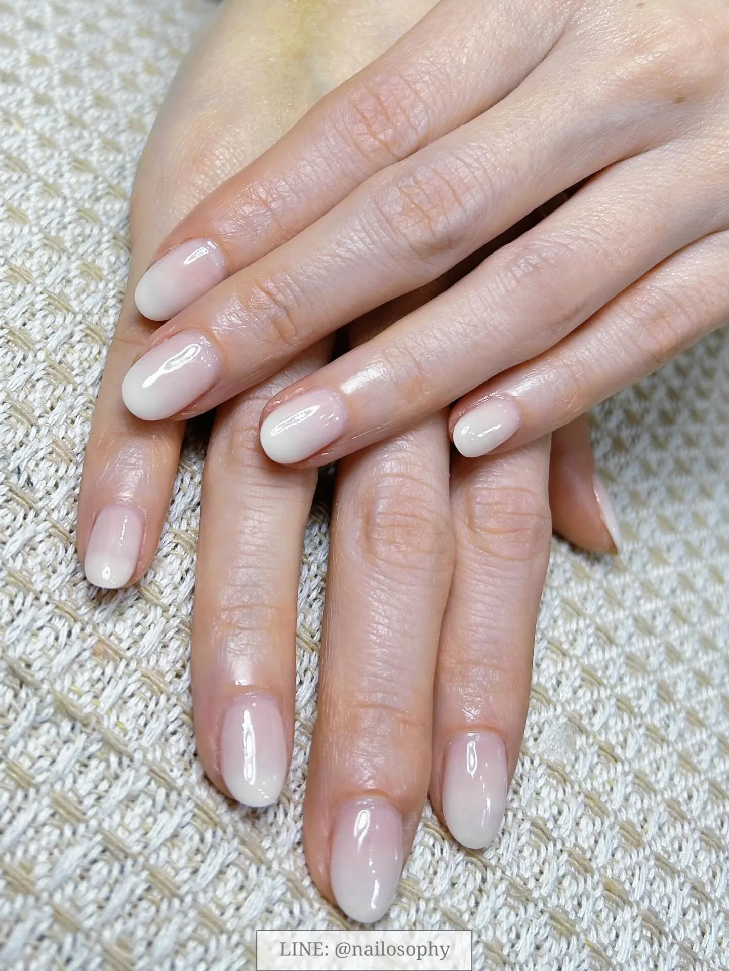 ผลงานเล็บ โดย Nailosophy สีลม — White Ombre