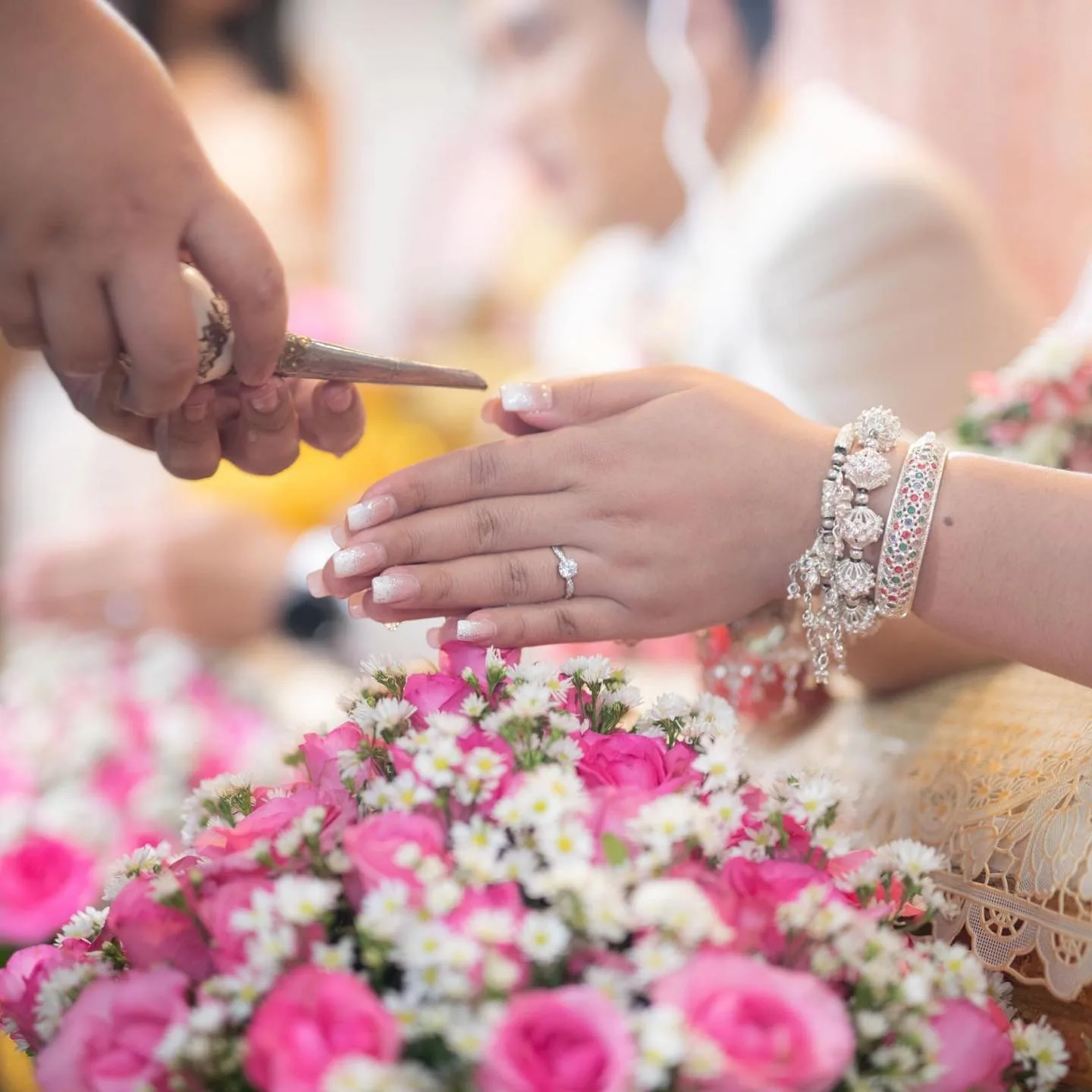 สปาทำเล็บมือเท้า ที่ Nailosophy สีลม — Manicure Session